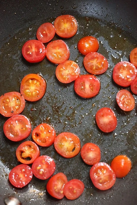 Tomato Mozzarella Egg White Omelet