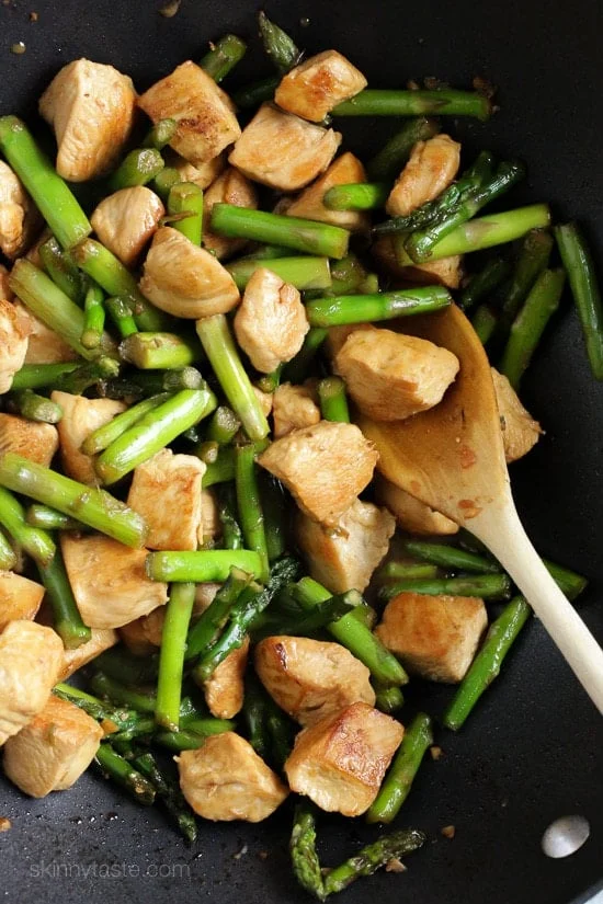 Chicken and Asparagus Teriyaki Stir-Fry – a quick and easy Spring stir-fry, perfect for weeknight cooking!