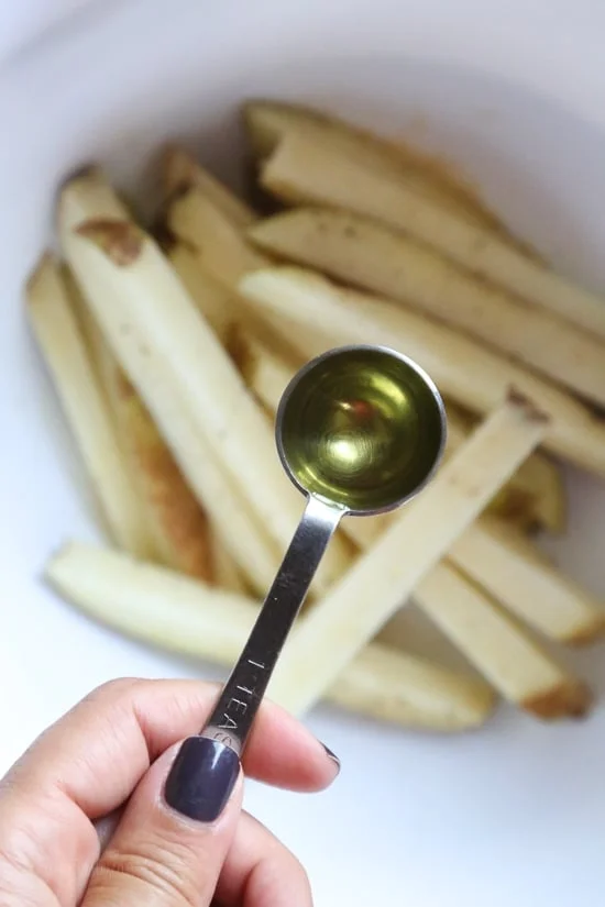Crispy french fries made in the air-fryer, with just a small amount of oil! 