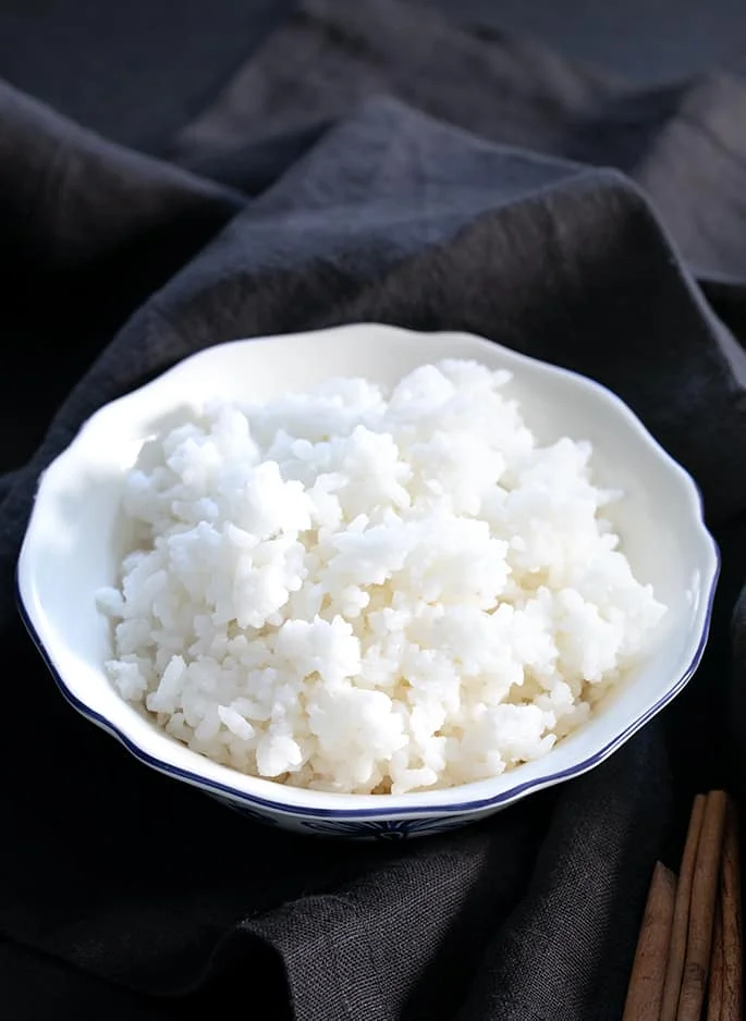 Learn how to make rice pudding with any kind of rice, whether it's cooked or raw, and with any kind of milk. All it takes is a few basic ingredients to serve it warm or cold.