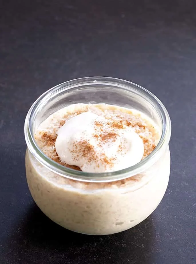 Learn how to make rice pudding with any kind of rice, whether it's cooked or raw, and with any kind of milk. All it takes is a few basic ingredients to serve it warm or cold.