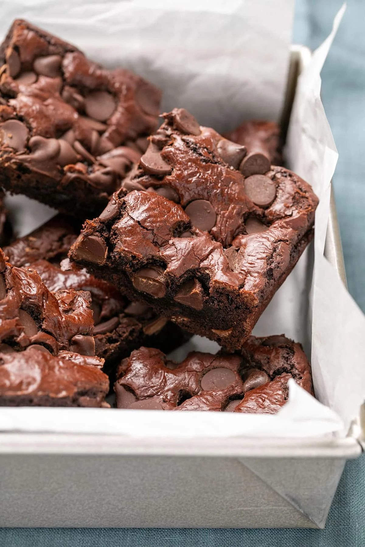 Square brown bars with chocolate chips on top