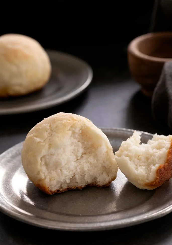 These super soft yeast free gluten free dinner rolls are ready for baking in the oven in 10 minutes. Never buy rolls again!