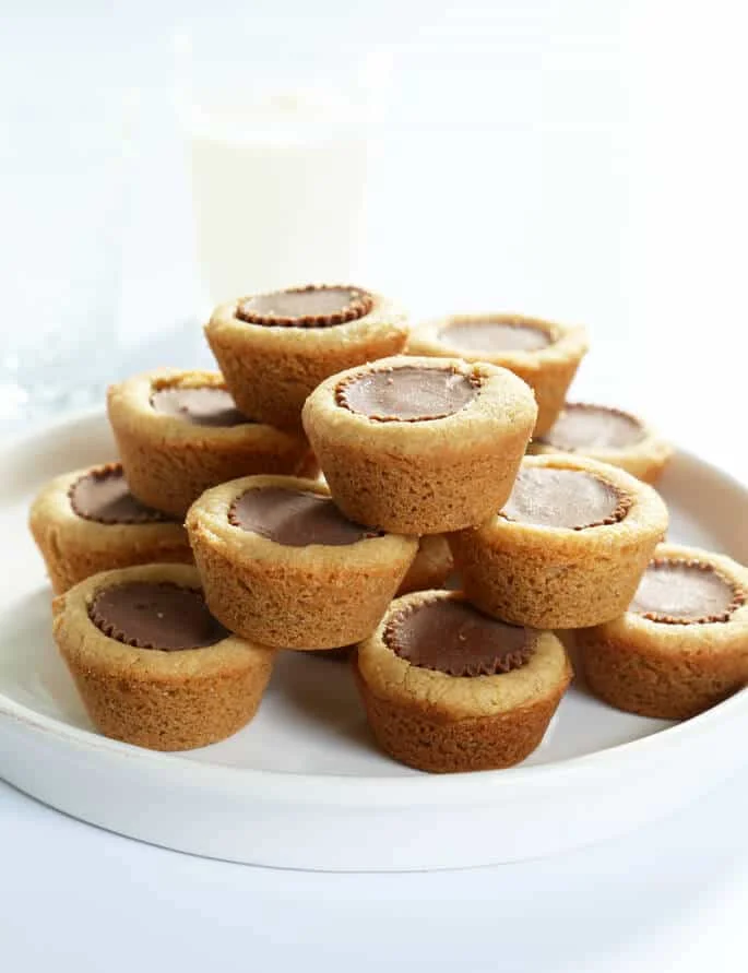White plate with peanut butter cookies 