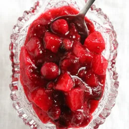 3-ingredient cranberry sauce with pear and honey