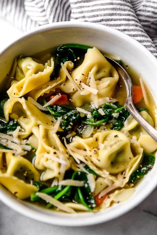 Spinach Tortellini en Brodo (in broth) is an Italian soup made with spinach and cheese tortellini and vegetables in a light broth.